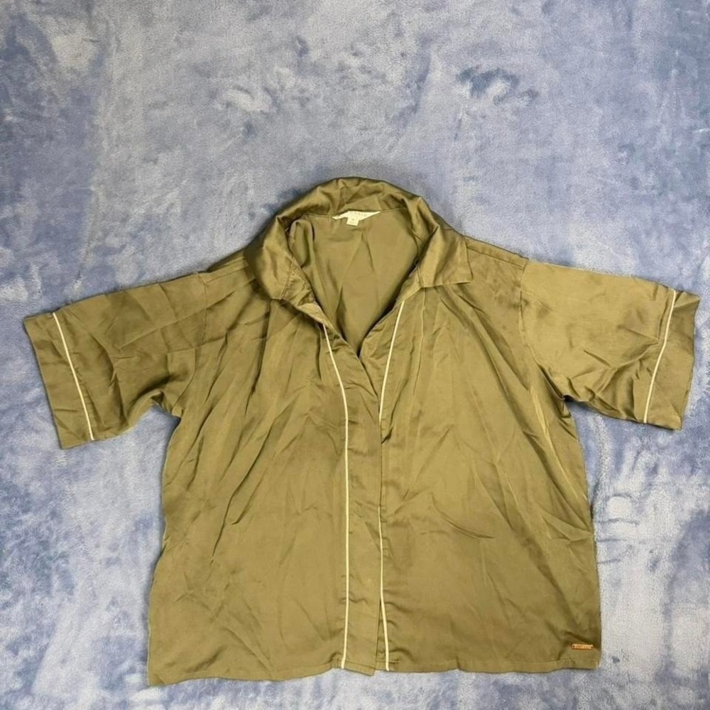 Danskin olive green short sleeve button up shirt‎ women Size M